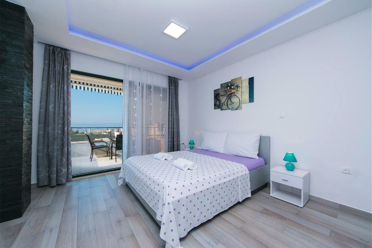 Apartma Roso *